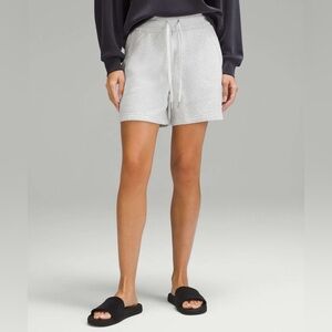 Lululemon Scuba High-Rise Short 5" | Heathered Core Ultra Light Grey | NEW/NWOT!